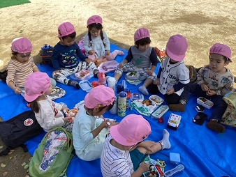  ２歳遠足 　宿久庄敬愛保育園