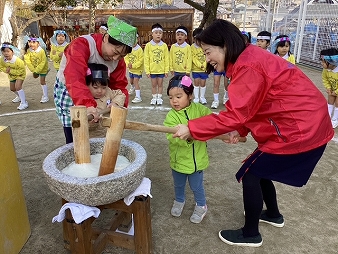お餅つき
